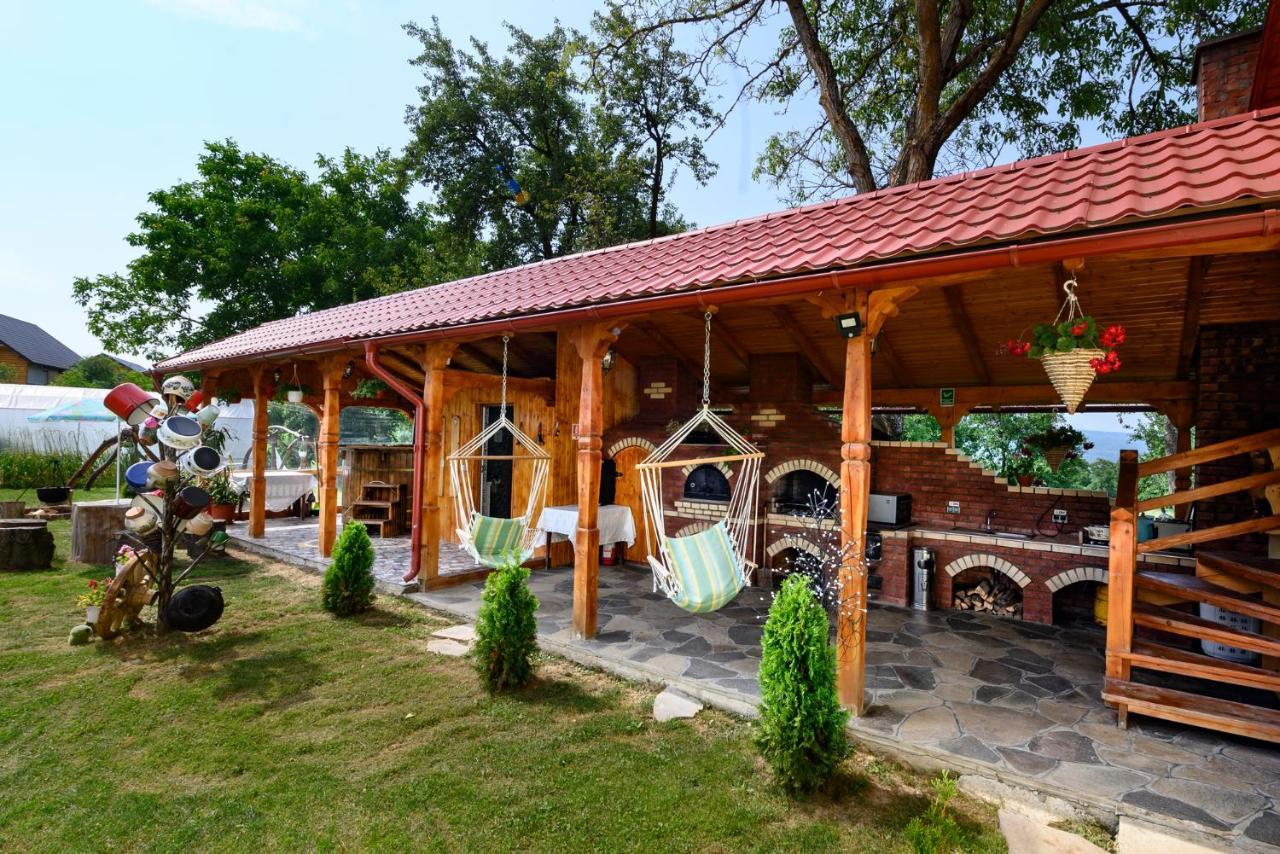 Sub Creasta Cocosului Hotel Breb Luaran gambar