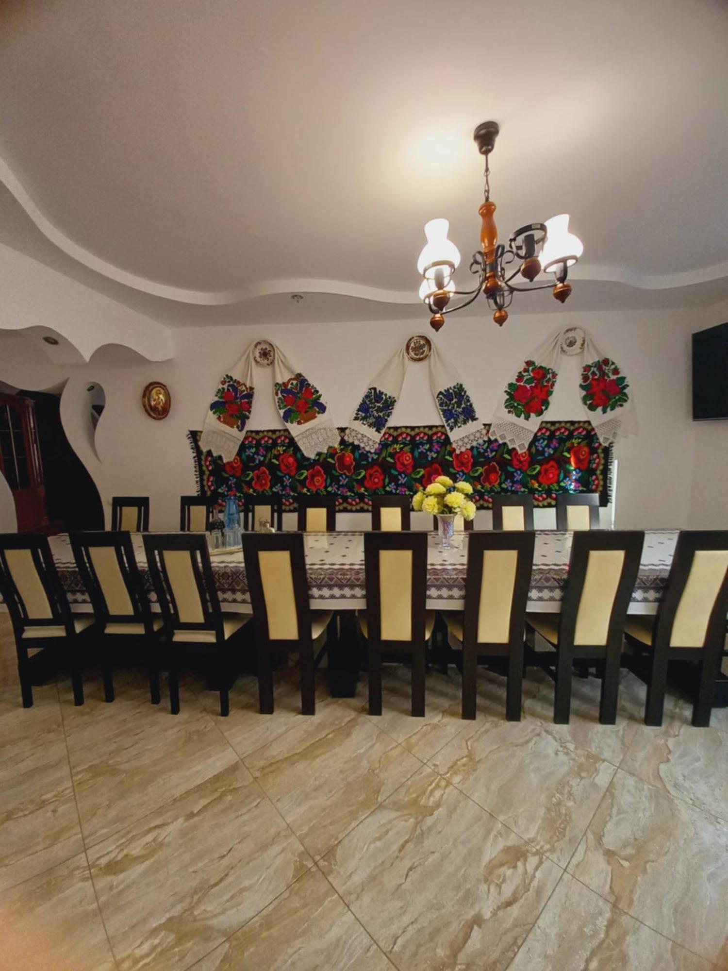 Sub Creasta Cocosului Hotel Breb Luaran gambar