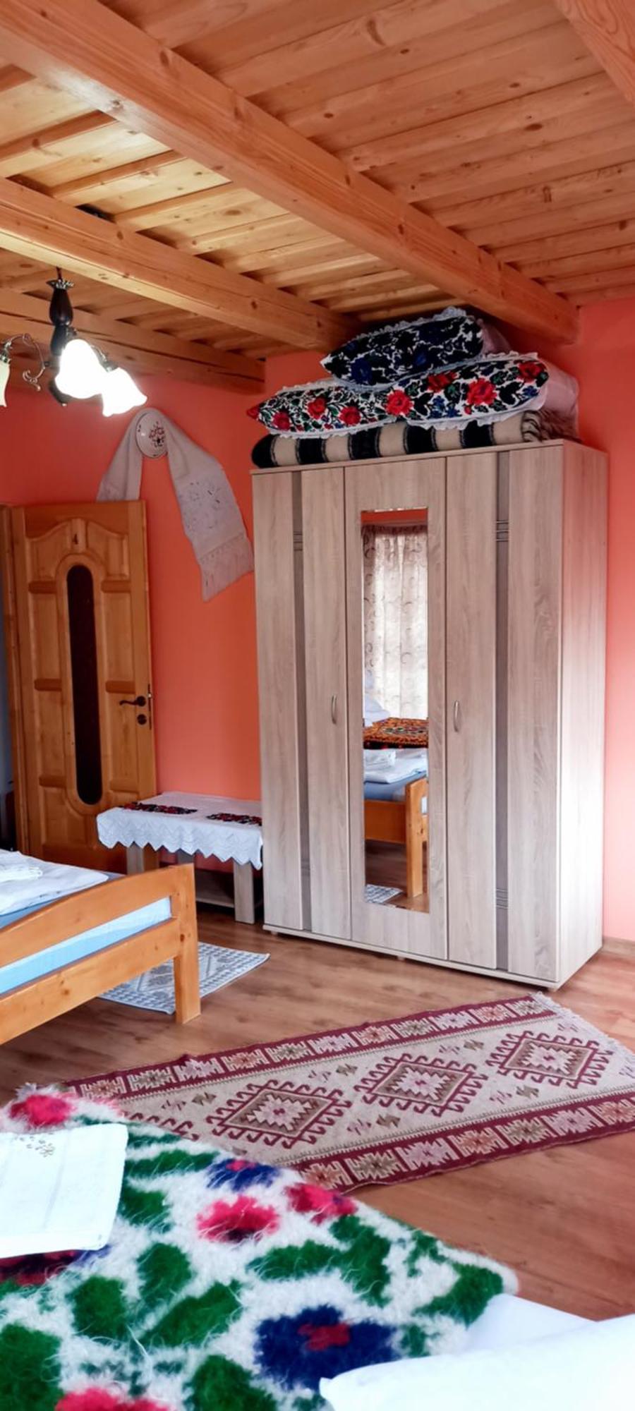 Sub Creasta Cocosului Hotel Breb Bilik gambar